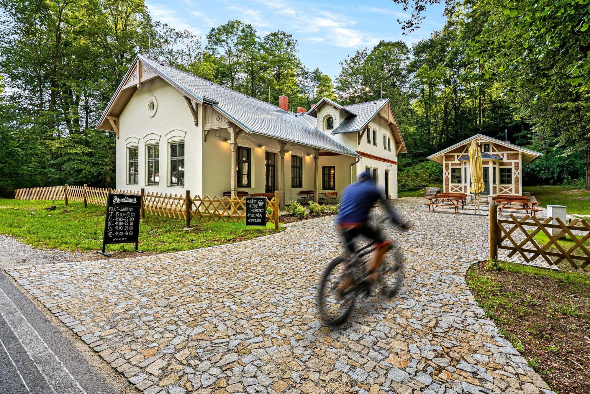 Отель Vyletni Restaurace Rudolfov Йиндржихув-Градец Экстерьер фото